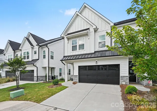 Photo 2 of Townhouse for sale at 6008 Corbin Woods Ct, Charlotte, NC 28226 | MLS# 4426187 | Listing updated on 2026-10-05