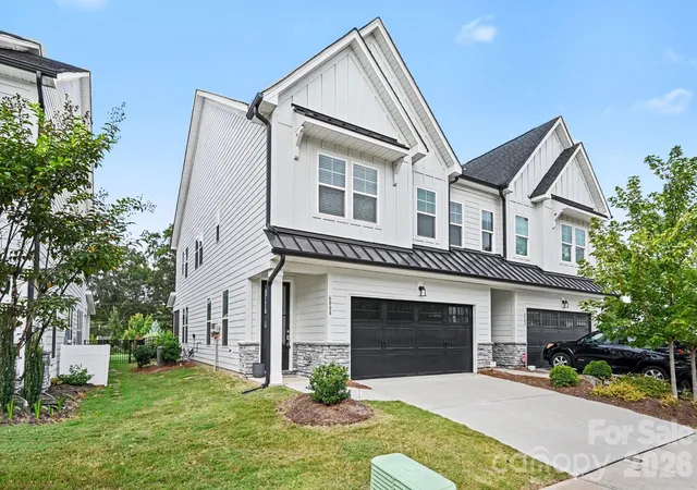 Photo 3 of Townhouse for sale at 6008 Corbin Woods Ct, Charlotte, NC 28226 | MLS# 4426187 | Listing updated on 2026-10-05