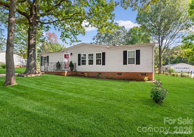 Photo 1 of Single family home for sale at 121 Regatta Ln, Mooresville, NC 28115 | MLS# 4426192 | Listing updated on 2026-09-23