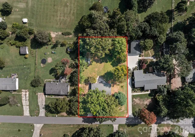 Photo 2 of Single family home for sale at 121 Regatta Ln, Mooresville, NC 28115 | MLS# 4426192 | Listing updated on 2026-09-23