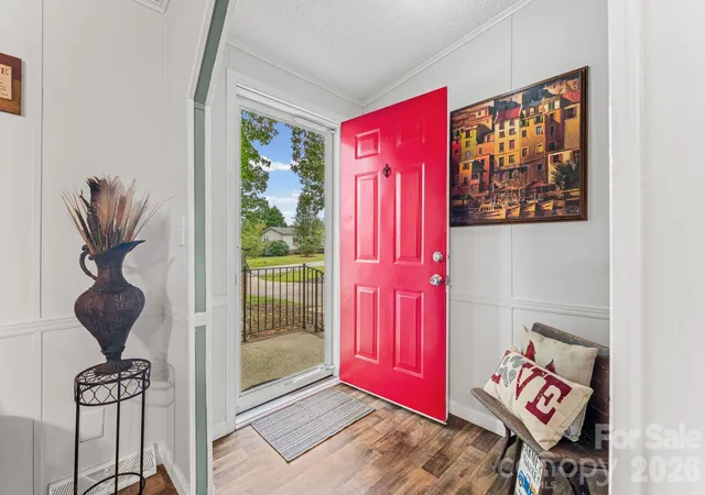 Photo 4 of Single family home for sale at 121 Regatta Ln, Mooresville, NC 28115 | MLS# 4426192 | Listing updated on 2026-09-23