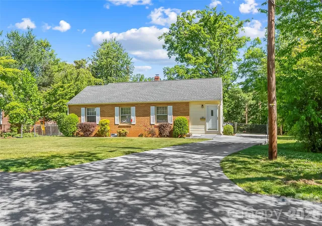 Photo 1 of Single family home for sale at 19 Wilburn Rd, Asheville, NC 28806 | MLS# 4426206 | Listing updated on 2026-09-19