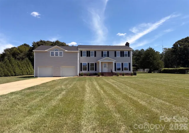 Photo 1 of Sale Pending at 221 Pennington Rd, Rock Hill, SC 29732 | MLS# 4426215 | Listing updated on 2026-09-28