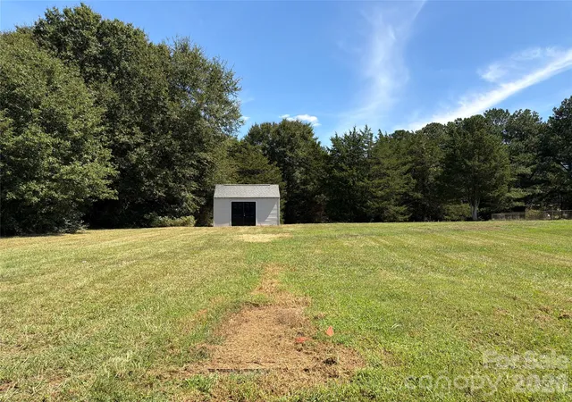 Photo 3 of Sale Pending at 221 Pennington Rd, Rock Hill, SC 29732 | MLS# 4426215 | Listing updated on 2026-09-28