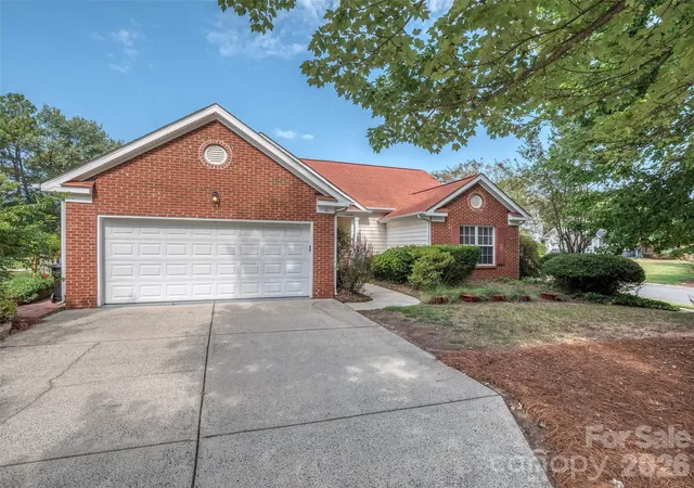 Photo 2 of Single family home for sale at 11320 Hunters Landing Dr, Charlotte, NC 28273 | MLS# 4426224 | Listing updated on 2026-09-20