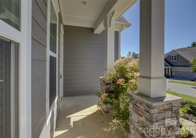 Photo 3 of Single family home for sale at 10025 St Kitts Landing Ln, Charlotte, NC 28278 | MLS# 4426225 | Listing updated on 2026-10-01