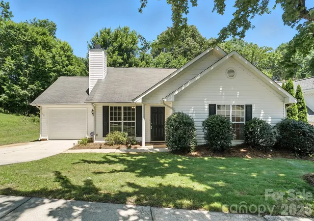 Photo 1 of Sale Pending at 14658 Laura Michelle Rd, Huntersville, NC 28078 | MLS# 4426228 | Listing updated on 2026-09-25