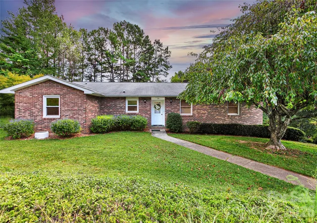 Photo 2 of Townhouse for sale at 114 Falling Waters Rd #2, Hendersonville, NC 28792 | MLS# 4426229 | Listing updated on 2026-09-23