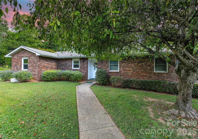 Photo 3 of Townhouse for sale at 114 Falling Waters Rd #2, Hendersonville, NC 28792 | MLS# 4426229 | Listing updated on 2026-09-23