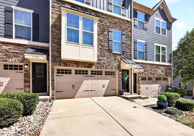 Photo 1 of Townhouse for sale at 1728 Town Oak Ln, Charlotte, NC 28205 | MLS# 4426244 | Listing updated on 2026-09-24