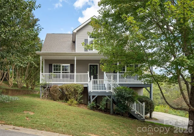Photo 1 of Single family home for sale at 44 Ridgeland Ln, Asheville, NC 28805 | MLS# 4426245 | Listing updated on 2026-10-02