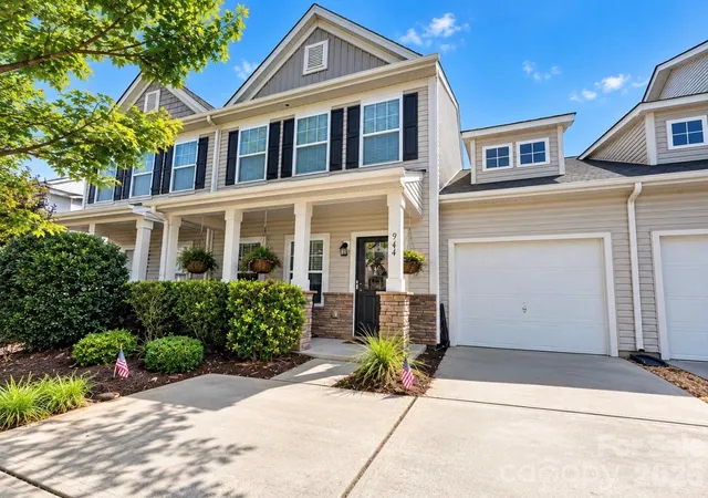Photo 1 of Townhouse for sale at 944 Summerlake Dr, Fort Mill, SC 29715 | MLS# 4426252 | Listing updated on 2026-09-23