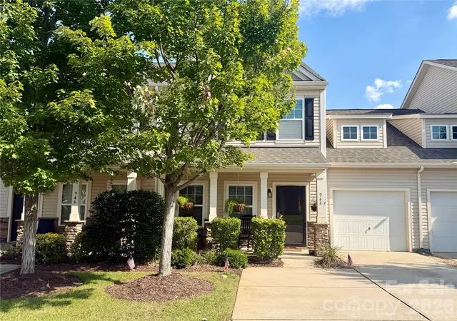 Photo 2 of Townhouse for sale at 944 Summerlake Dr, Fort Mill, SC 29715 | MLS# 4426252 | Listing updated on 2026-09-23