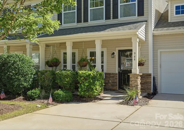 Photo 2 of Townhouse for sale at 944 Summerlake Dr, Fort Mill, SC 29715 | MLS# 4426252 | Listing updated on 2026-09-30