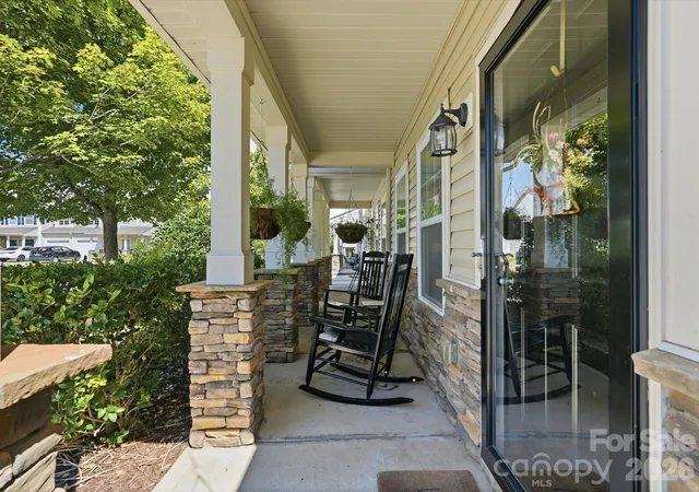 Photo 3 of Townhouse for sale at 944 Summerlake Dr, Fort Mill, SC 29715 | MLS# 4426252 | Listing updated on 2026-09-30
