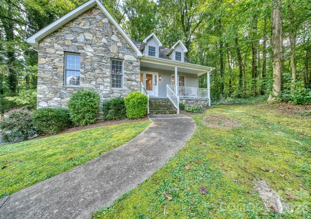Photo 2 of Single family home for sale at 163 Canaan Dr, Candler, NC 28715 | MLS# 4426253 | Listing updated on 2026-10-01