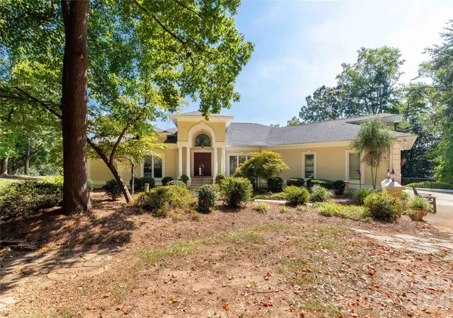 Photo 2 of Single family home for sale at 602 Fairway Dr, Fort Mill, SC 29715 | MLS# 4426256 | Listing updated on 2026-09-27