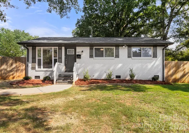 Single family home for sale at 2427 Carrington Ct, Charlotte, NC 28208 | MLS# 4426258