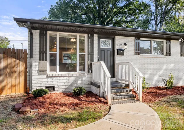 Photo 1 of Single family home for sale at 2427 Carrington Ct, Charlotte, NC 28208 | MLS# 4426258 | Listing updated on 2026-09-23