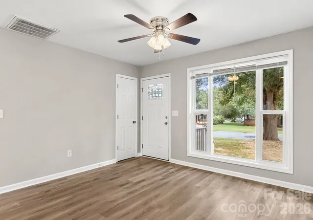 Photo 4 of Single family home for sale at 2427 Carrington Ct, Charlotte, NC 28208 | MLS# 4426258 | Listing updated on 2026-09-23