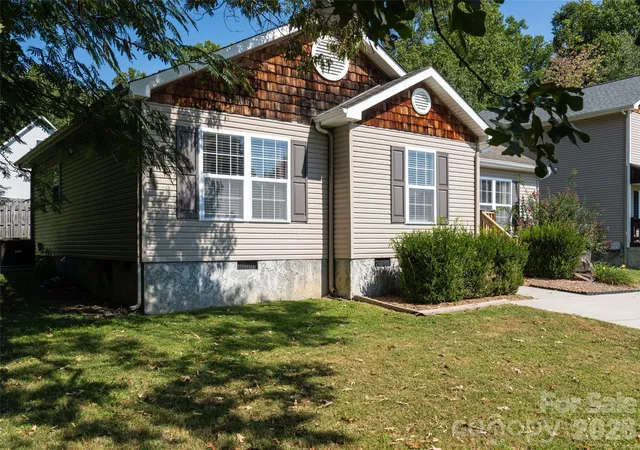 Photo 3 of Single family home for sale at 151 W Newberry Dr, Fletcher, NC 28732 | MLS# 4426266 | Listing updated on 2026-09-23
