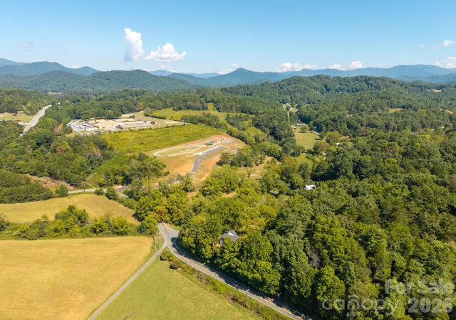 Photo 4 of Single family home for sale at 1846 Sunset Farms Rd, Whittier, NC 28789 | MLS# 4426268 | Listing updated on 2026-10-02
