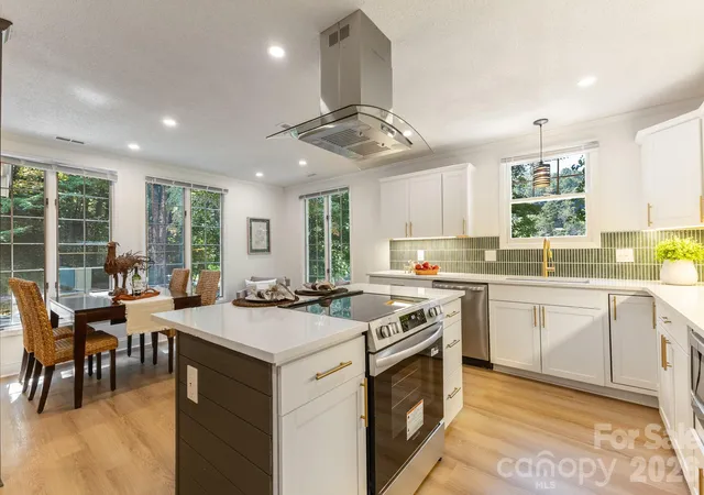 Photo 3 of Single family home for sale at 1846 Sunset Farms Rd, Whittier, NC 28789 | MLS# 4426268 | Listing updated on 2026-10-02