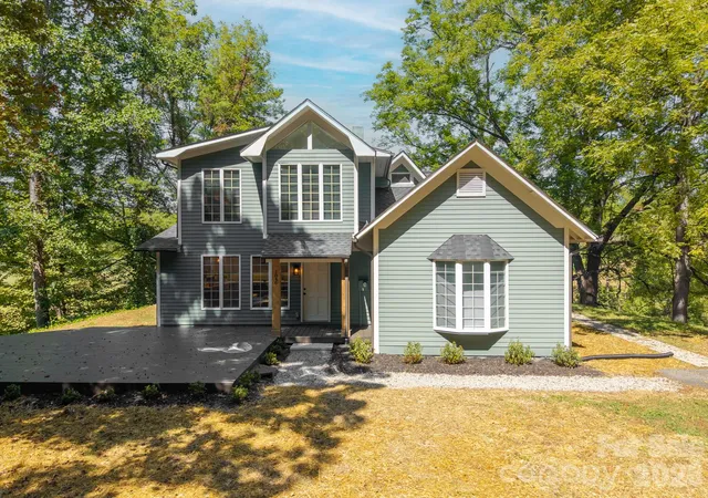Photo 2 of Single family home for sale at 1846 Sunset Farms Rd, Whittier, NC 28789 | MLS# 4426268 | Listing updated on 2026-10-02