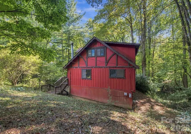 Photo 4 of Single family home for sale at 151 Tiger Lily Ln, Waynesville, NC 28786 | MLS# 4426270 | Listing updated on 2026-09-29