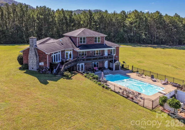 Photo 3 of Single family home for sale at 671 Mud Cut Loop, Marion, NC 28752 | MLS# 4426296 | Listing updated on 2026-09-29