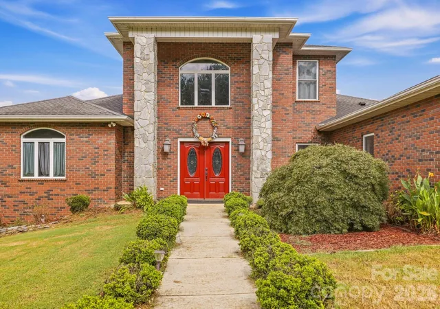 Photo 3 of Single family home for sale at 671 Mud Cut Loop, Marion, NC 28752 | MLS# 4426296 | Listing updated on 2026-09-29