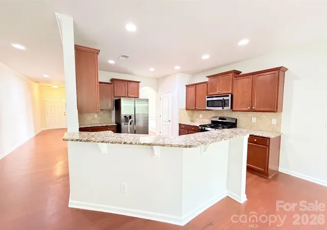 Photo 2 of Single family home for sale at 7230 Kinley Cmns Ln, Charlotte, NC 28278 | MLS# 4426308 | Listing updated on 2026-10-01