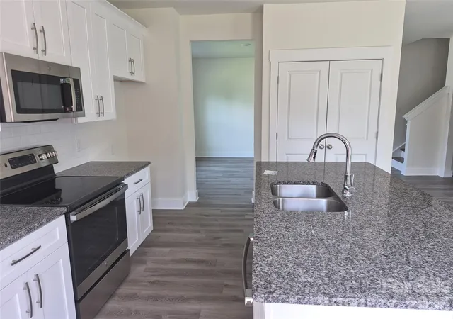Photo 3 of Single family home for sale at 183 Sugar Hl Rd, Troutman, NC 28166 | MLS# 4426309 | Listing updated on 2026-10-05