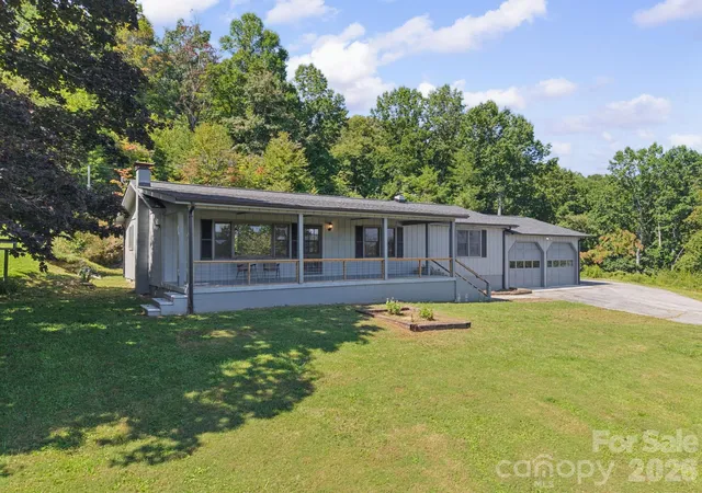 Photo 1 of Single family home for sale at 727 E Lyda Rd, Hendersonville, NC 28792 | MLS# 4426316 | Listing updated on 2026-09-27