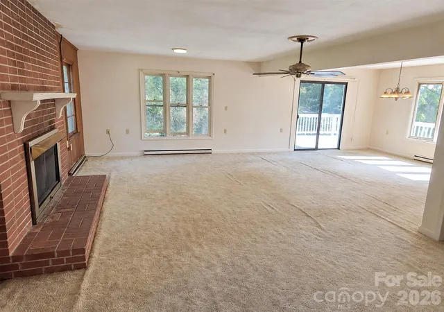 Photo 3 of Single family home for sale at 414 Heather Cir, Hendersonville, NC 28739 | MLS# 4426318 | Listing updated on 2026-09-26