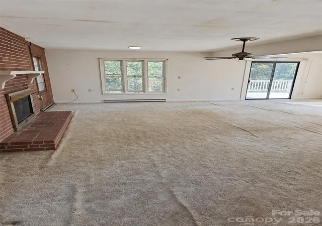 Photo 4 of Single family home for sale at 414 Heather Cir, Hendersonville, NC 28739 | MLS# 4426318 | Listing updated on 2026-09-26