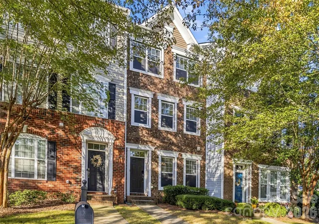 Townhouse for sale at 10710 Kemptown Sq S, Charlotte, NC 28227 | MLS# 4426330