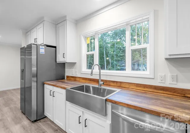 Photo 2 of Single family home for sale at 1120 Hammond Carnes Rd, Lancaster, SC 29720 | MLS# 4426342 | Listing updated on 2026-09-22