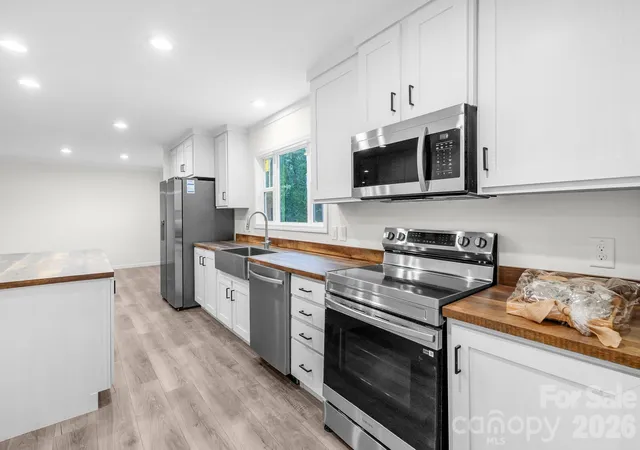 Photo 4 of Single family home for sale at 1120 Hammond Carnes Rd, Lancaster, SC 29720 | MLS# 4426342 | Listing updated on 2026-09-22