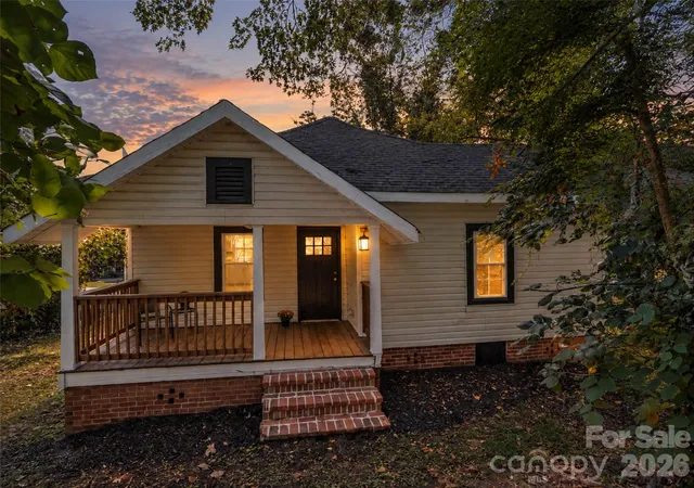 Photo 1 of Single family home for sale at 795 W Tate St, Marion, NC 28752 | MLS# 4426347 | Listing updated on 2026-09-28