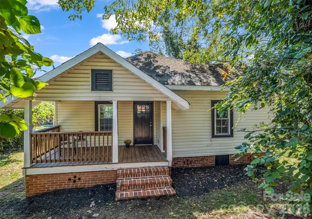Photo 2 of Single family home for sale at 795 W Tate St, Marion, NC 28752 | MLS# 4426347 | Listing updated on 2026-09-28