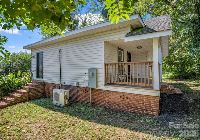 Photo 4 of Single family home for sale at 795 W Tate St, Marion, NC 28752 | MLS# 4426347 | Listing updated on 2026-09-28