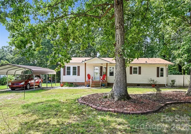 Photo 3 of Single family home for sale at 115 Red Fox Ct, Mount Holly, NC 28120 | MLS# 4426353 | Listing updated on 2026-09-23