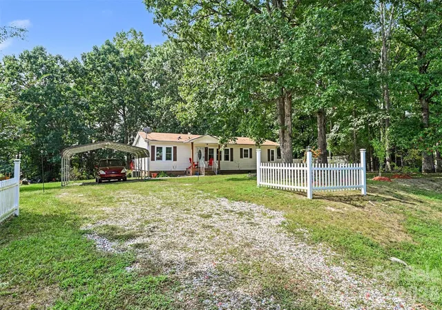 Photo 3 of Single family home for sale at 115 Red Fox Ct, Mount Holly, NC 28120 | MLS# 4426353 | Listing updated on 2026-09-23