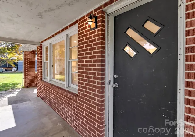 Photo 4 of Single family home for sale at 410 Westwood Cir, Waynesville, NC 28786 | MLS# 4426361 | Listing updated on 2026-09-23