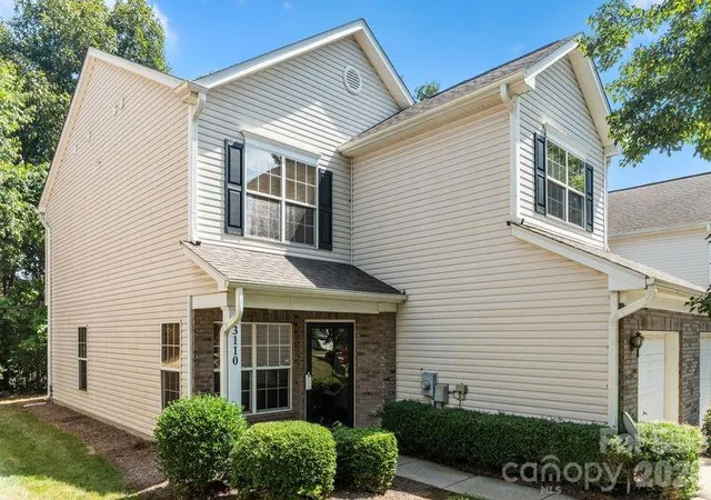 Photo 3 of Townhouse for sale at 3110 Summerfield Ridge Ln, Matthews, NC 28105 | MLS# 4426370 | Listing updated on 2026-09-23