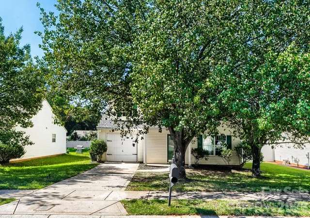 Photo 2 of Single family home for sale at 4125 Brawer Farm Dr, Charlotte, NC 28269 | MLS# 4426371 | Listing updated on 2026-09-20