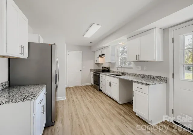 Photo 3 of Single family home for sale at 4125 Brawer Farm Dr, Charlotte, NC 28269 | MLS# 4426371 | Listing updated on 2026-09-20