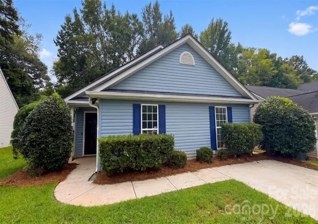 Photo 1 of Sale Pending at 5006 Elizabeth Rd, Charlotte, NC 28269 | MLS# 4426373 | Listing updated on 2026-10-30