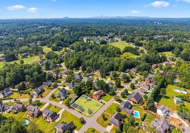 Photo 3 of Sale Pending at 3736 Steve Ikerd Dr Ne, Hickory, NC 28601 | MLS# 4426375 | Listing updated on 2026-09-23
